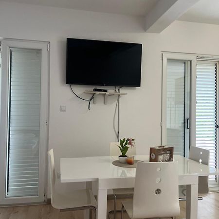 Apartman Iskra Daire Bijela Dış mekan fotoğraf