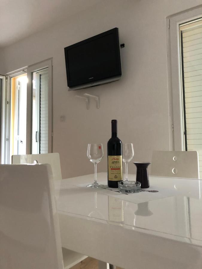 Apartman Iskra Bijela Dış mekan fotoğraf