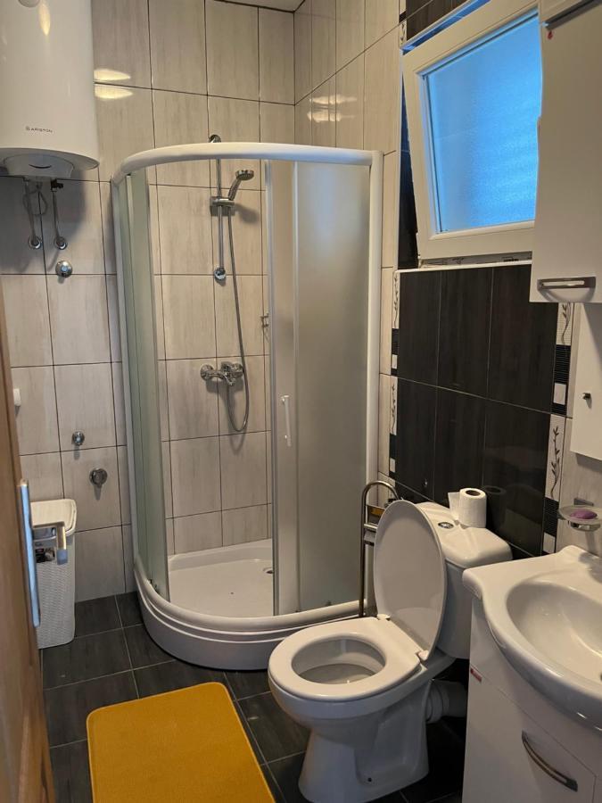 Apartman Iskra Daire Bijela Dış mekan fotoğraf