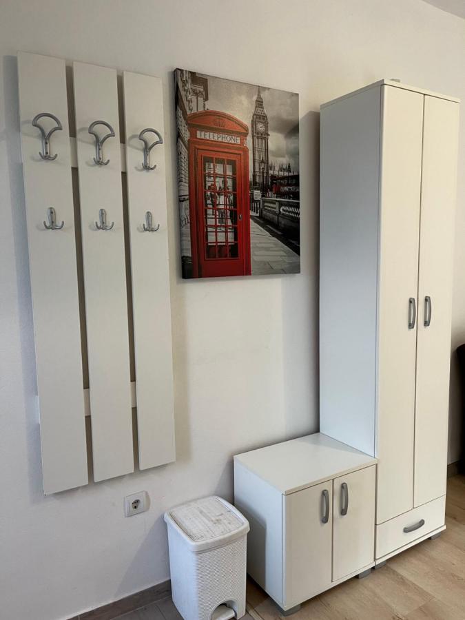 Apartman Iskra Daire Bijela Dış mekan fotoğraf