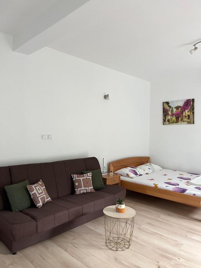 Apartman Iskra Daire Bijela Dış mekan fotoğraf