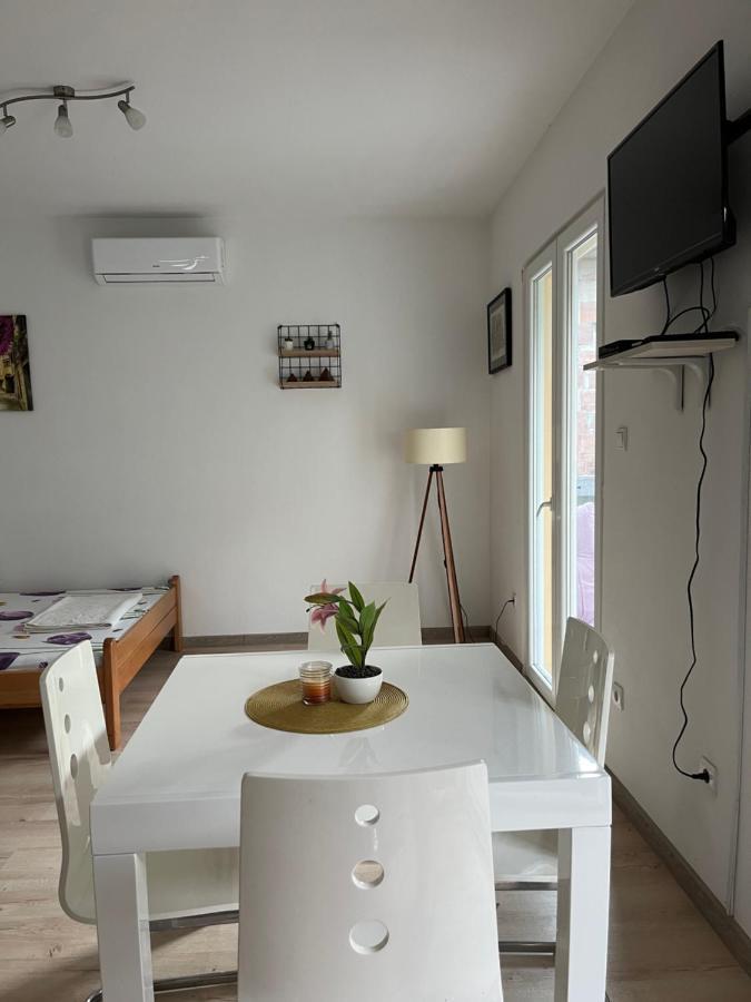 Apartman Iskra Daire Bijela Dış mekan fotoğraf