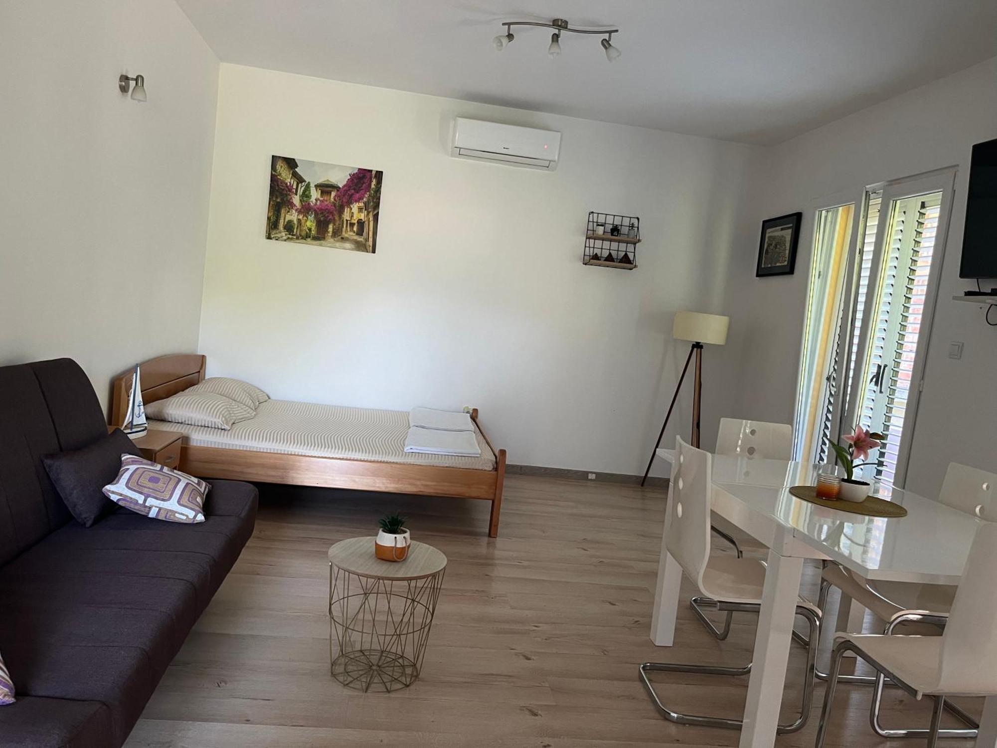 Apartman Iskra Daire Bijela Dış mekan fotoğraf
