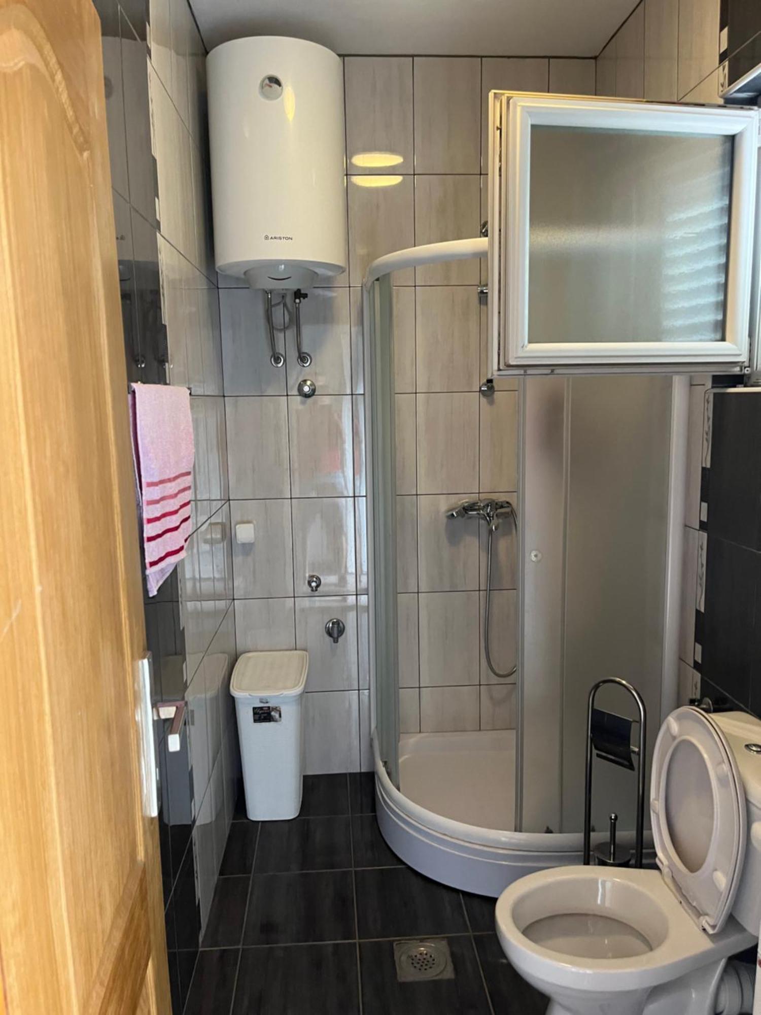 Apartman Iskra Daire Bijela Dış mekan fotoğraf